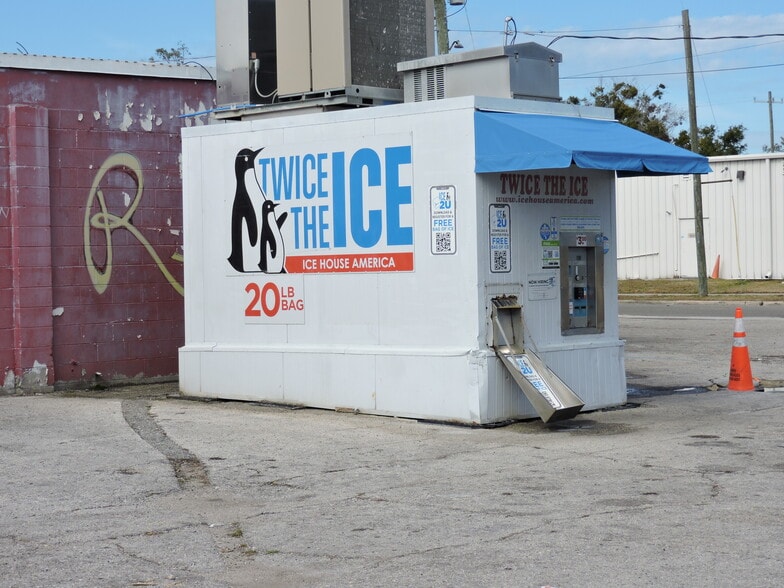 More Photos Of 2504 Main St, Jacksonville Freestanding For Sale