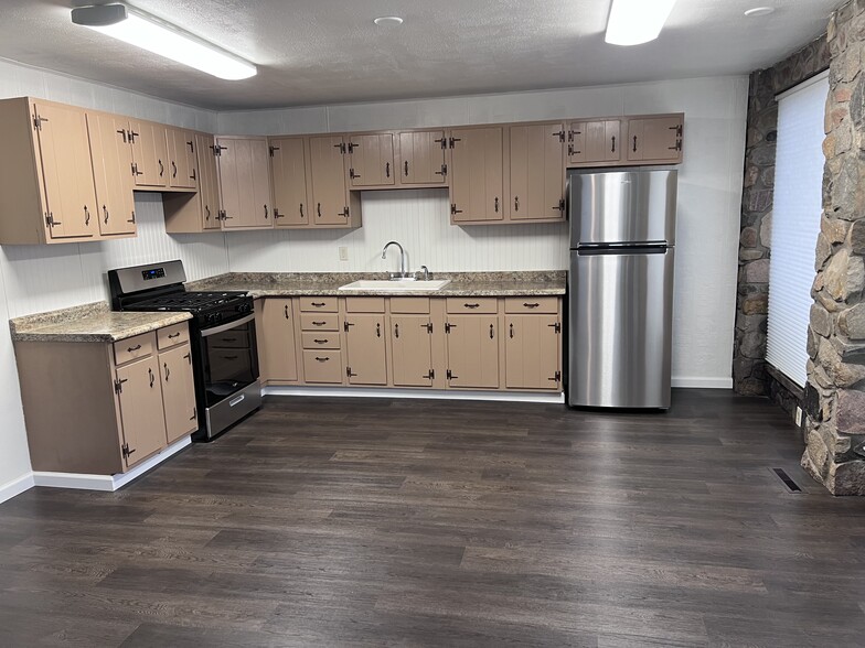 More Photos Of 318 Main St, Wampum Apartments For Sale