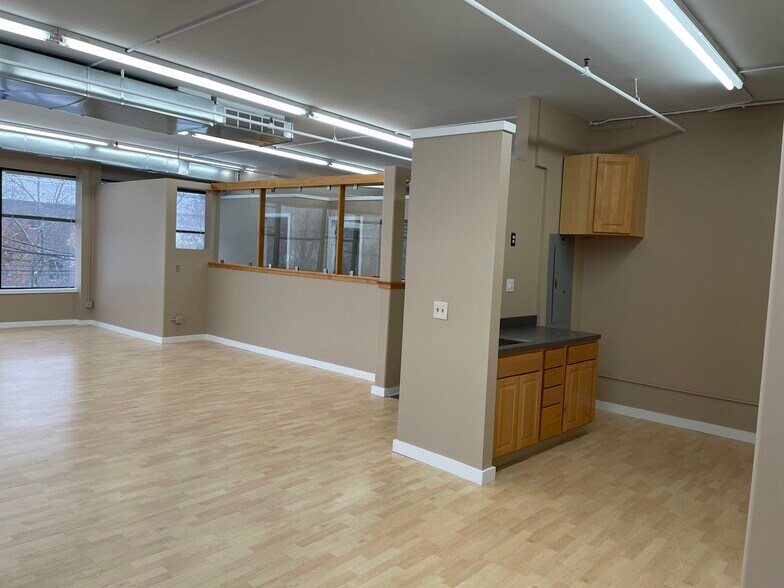 More Photos Of 6304 N Nagle Ave, Chicago Storefront For Lease