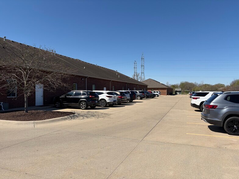 More Photos Of 3930 Mezzanine Dr, Lafayette Medical For Lease