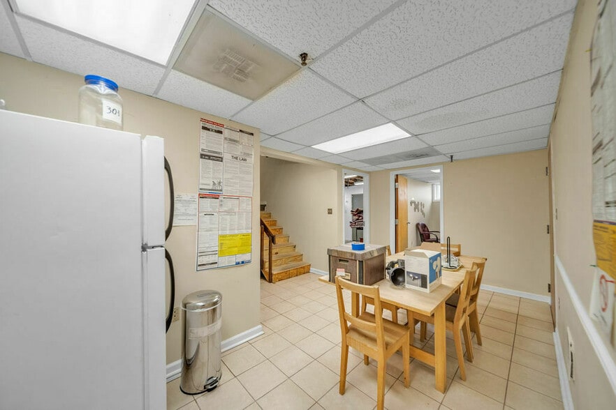 More Photos Of 10801 Connecticut Ave, Kensington Office For Sale