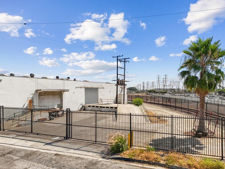 More Photos Of 6310 Corsair St, Commerce Manufacturing For Sale