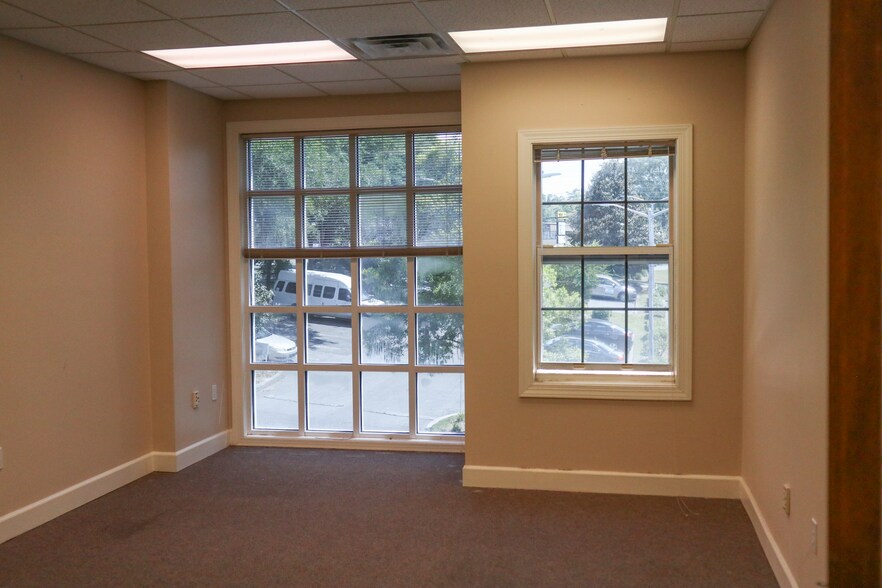 More Photos Of 2650 Apalachee Pky, Tallahassee Office For Lease