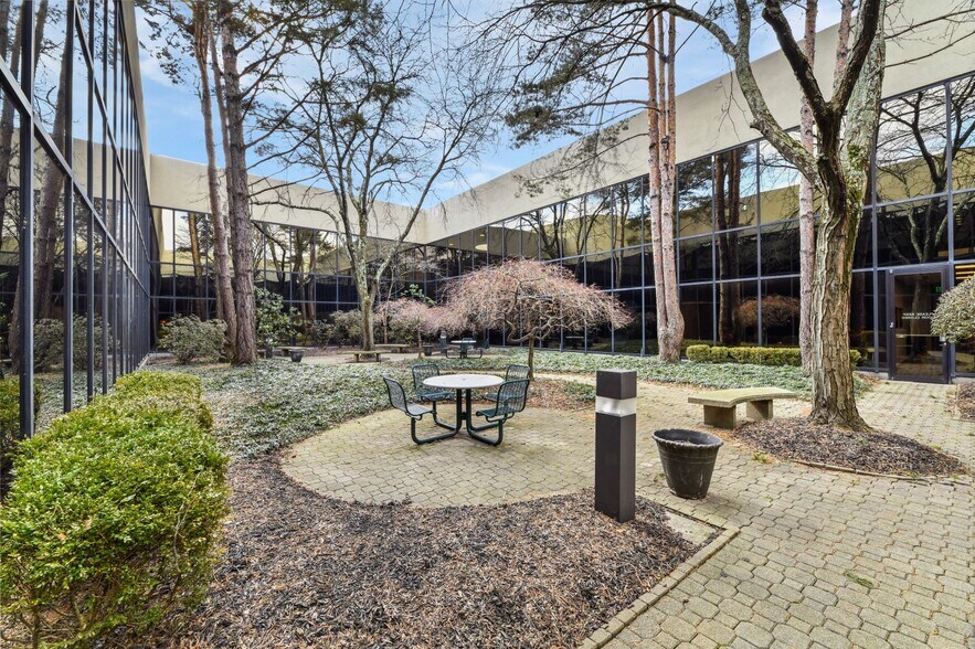 More Photos Of 355 E Campus View Blvd, Columbus Office For Lease