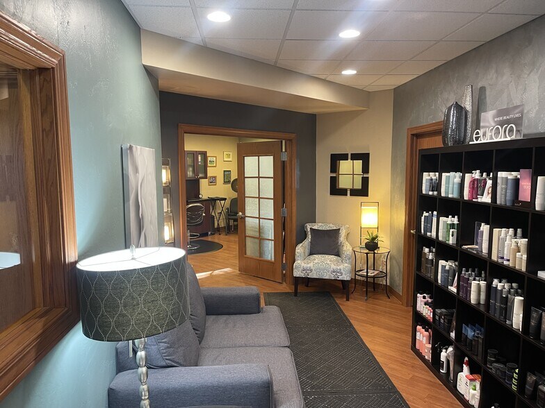 More Photos Of 1429 Province Ter, Menasha Office For Sale