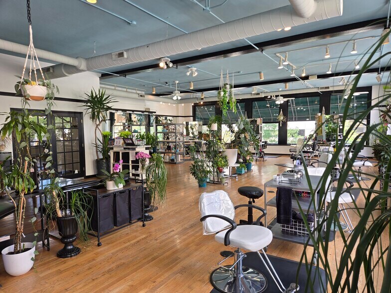 More Photos Of 365 N Illinois St, Indianapolis General Retail For Sale