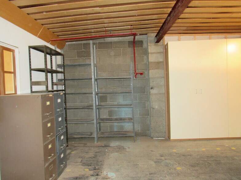 More Photos Of 4 7th St, Frenchtown Distribution For Lease