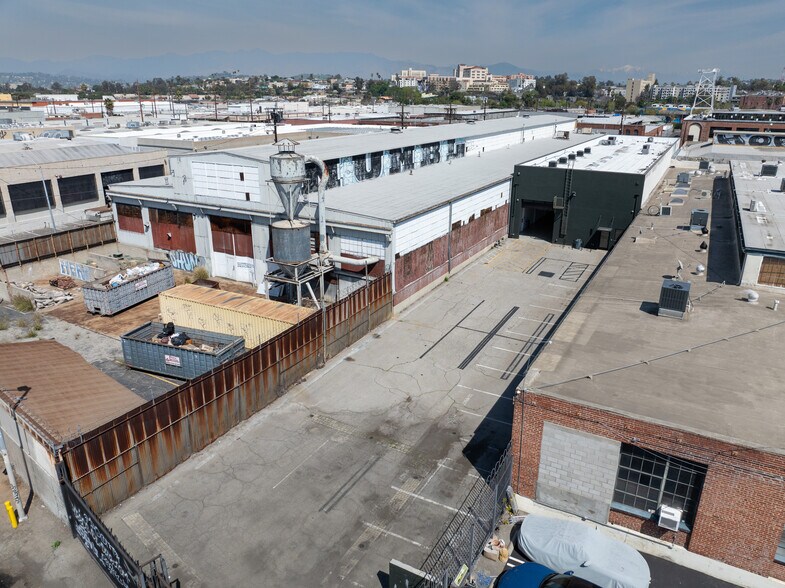 More Photos Of 371 S Anderson St, Los Angeles Flex For Lease