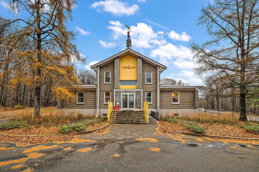 Primary Photo Of 2351 Boul Du Curé-Labelle, Saint-jerome Office Residential For Sale