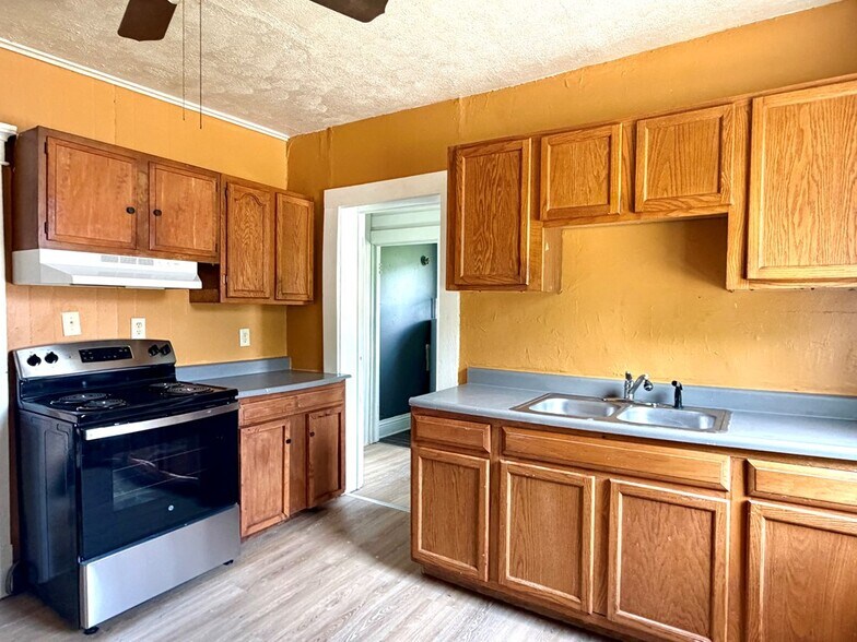 More Photos Of 484 Route 302, West Van Lear Specialty For Sale