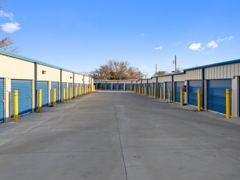 More Photos Of 3621 Elm Grove Rd, Rowlett Self Storage For Sale
