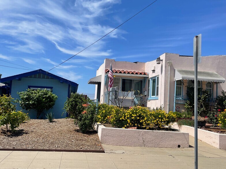 More Photos Of 2816-18 Columbia Street, San Diego Apartments For Sale