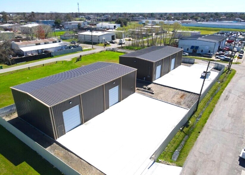More Photos Of 2237 Arlington Ave, Harvey Distribution For Lease
