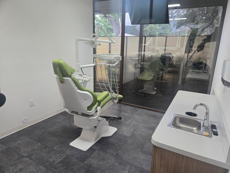 More Photos Of 814 W Foothill Blvd, Monrovia Medical For Sale