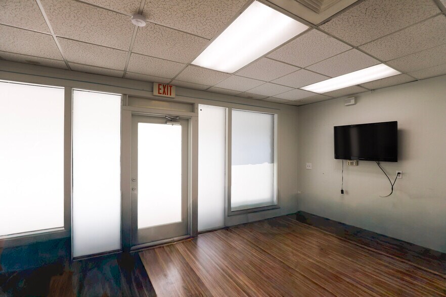 More Photos Of 500 NW 60th St, Gainesville Storefront Retail Office For Lease