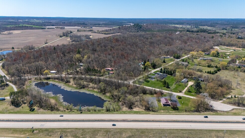 More Photos Of E3440 S Appletree Ln, Waupaca Office For Sale