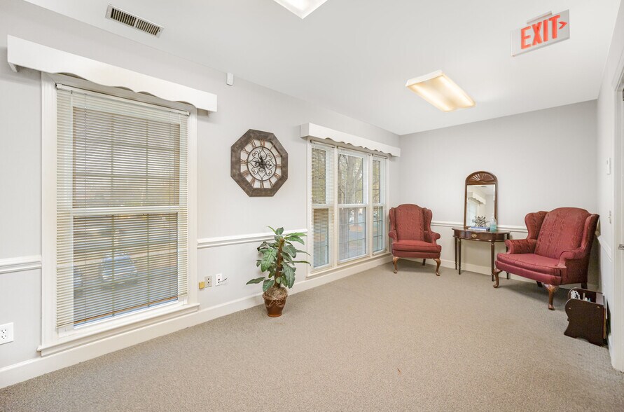 More Photos Of 4523 Park Rd, Charlotte Office For Sale