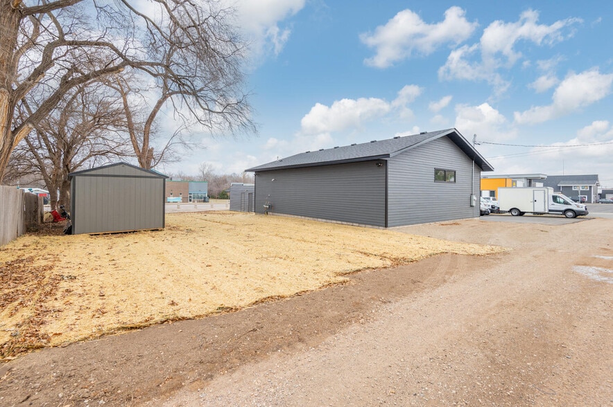 More Photos Of 936 1st Ave E, Shakopee Auto Repair For Sale