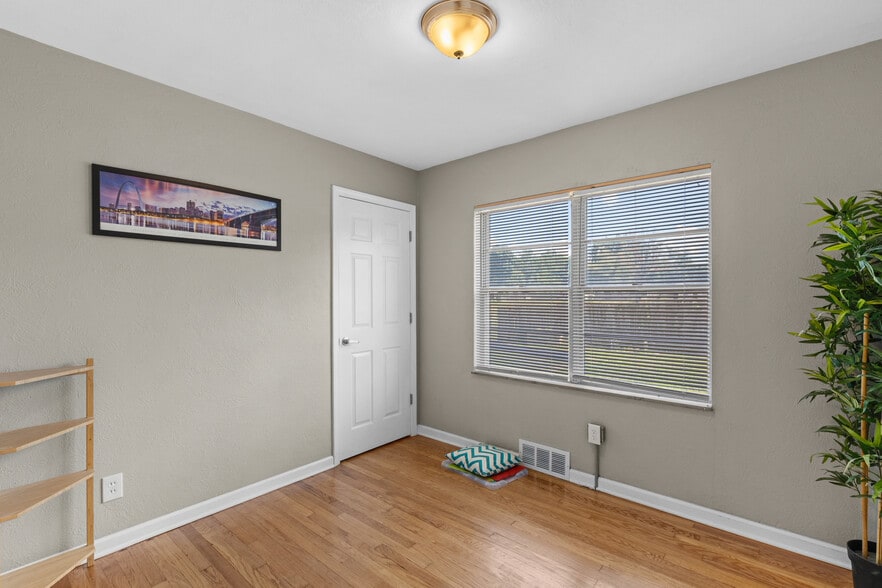 More Photos Of 10236 Halls Ferry Rd, Saint Louis Office For Sale