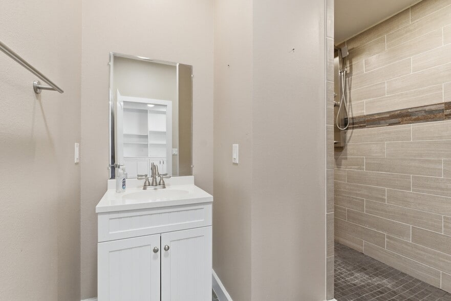 More Photos Of 8600 Airport Blvd, Leesburg Airplane Hangar For Sale