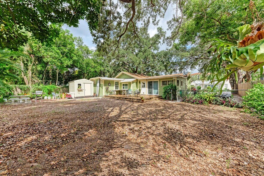 More Photos Of 1533 1st Avenue Dr W, Bradenton Multifamily For Sale