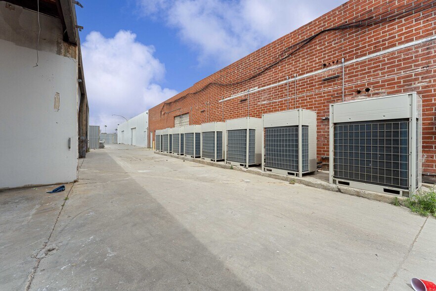 More Photos Of 15610 S Main St, Gardena Distribution For Sale