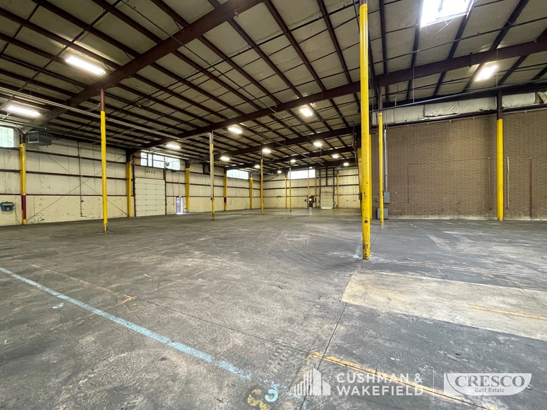 More Photos Of 4670 Allen Rd, Stow Manufacturing For Lease