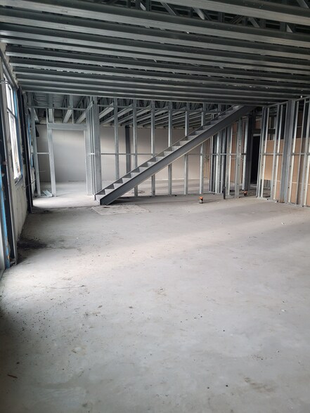More Photos Of 2202-2210 E Redbear Av, Regina Warehouse For Lease