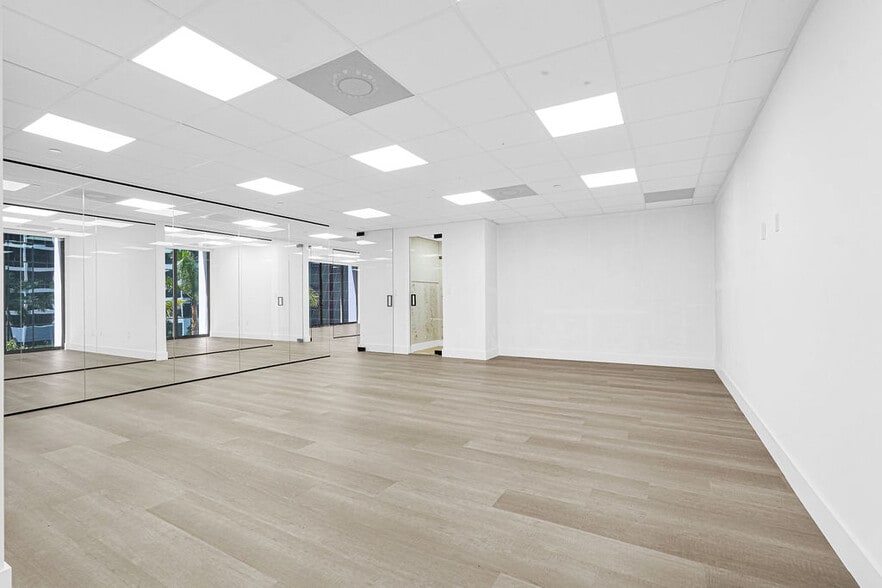 More Photos Of 1110 Brickell Ave, Miami Office For Sale