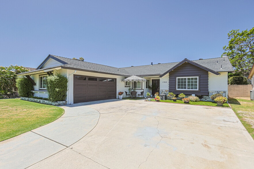 More Photos Of 17819 Bay St, Fountain Valley Specialty For Sale