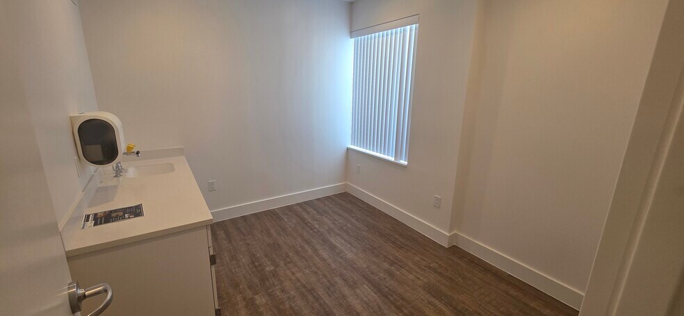 More Photos Of 1110 Central Ave, Saint Petersburg Medical For Lease