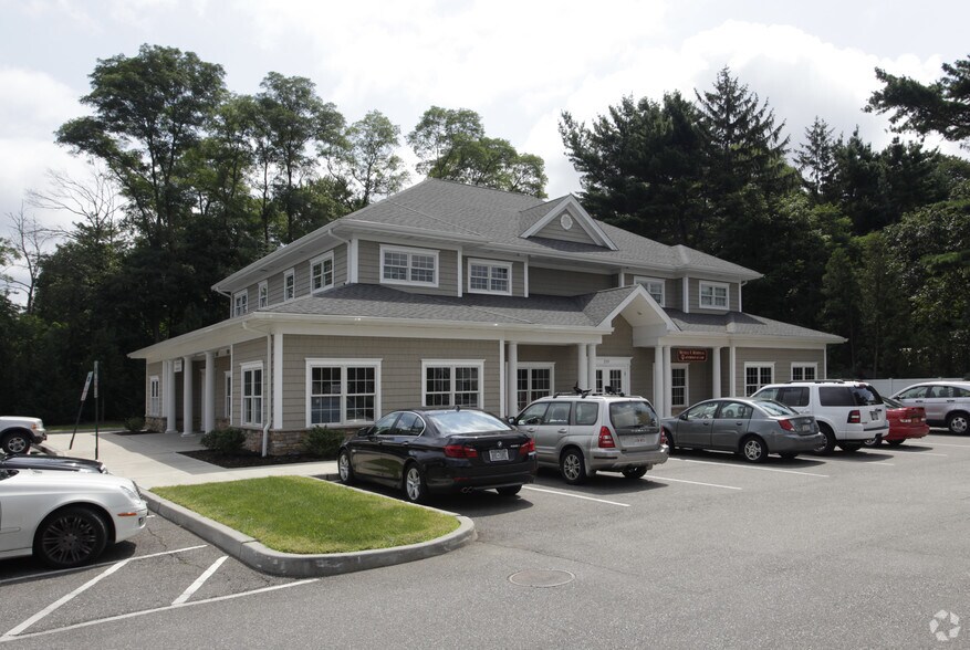 Primary Photo Of 2395 Ocean Ave, Ronkonkoma Office For Lease