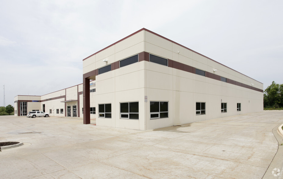 Primary Photo Of 1330 Ensell Rd, Lake Zurich Warehouse For Sale