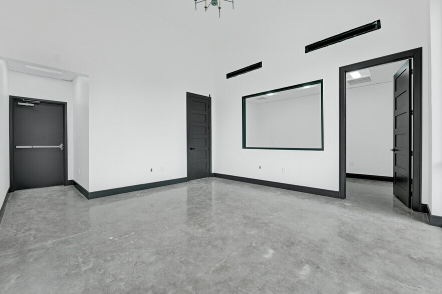 More Photos Of 9228 Kingsville St, Houston Warehouse For Sale