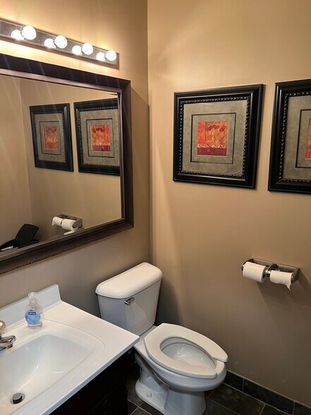 More Photos Of 535 S York Rd, Bensenville Flex For Sale