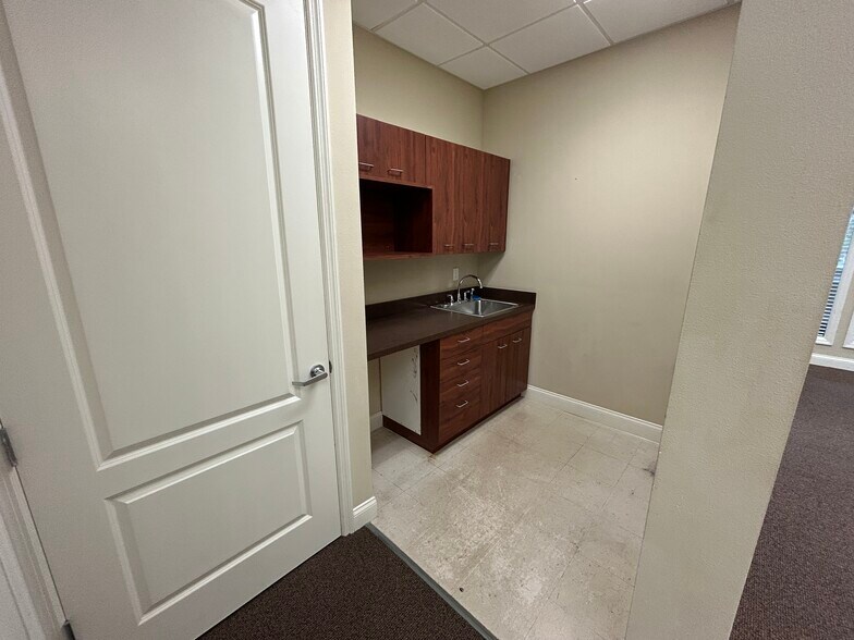 More Photos Of 5601-5605 Marquesas Cir, Sarasota Office For Lease