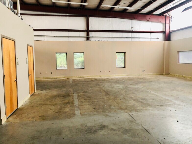 More Photos Of 7111 Davis Creek Rd, Jacksonville Warehouse For Sale