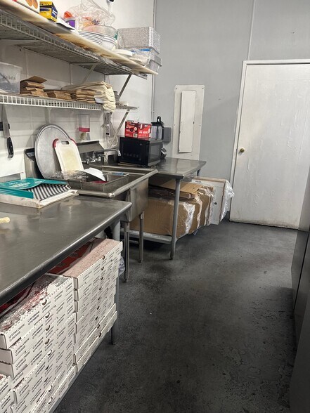 More Photos Of 8235-8239 Tampa Ave, Reseda Freestanding For Lease