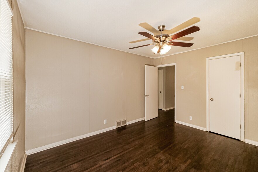 More Photos Of 1911 S Crescent Ave, Independence Multifamily For Sale