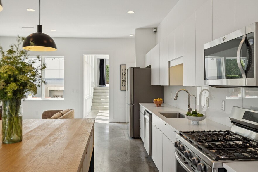 More Photos Of 2517 White Ave, Nashville Office Residential For Sale