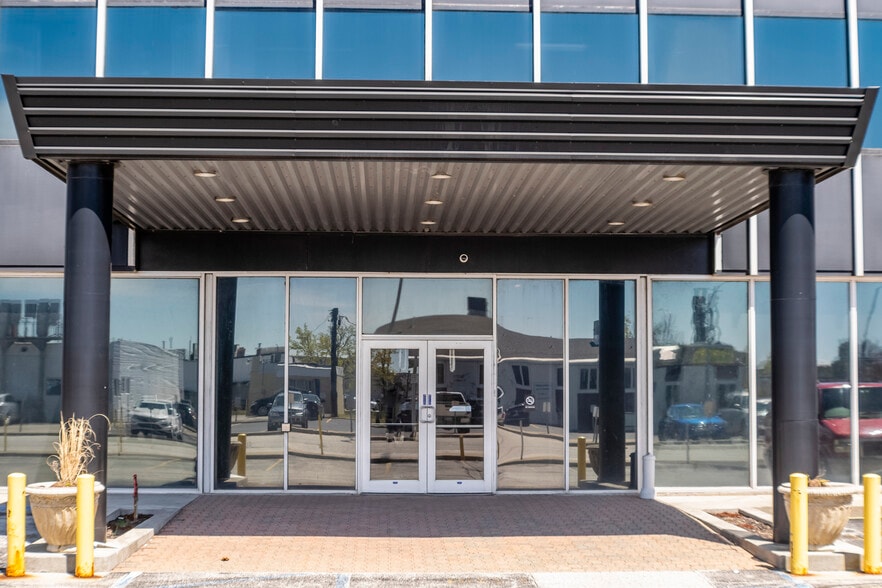 More Photos Of 511 Fort St, Port Huron Office Residential For Sale