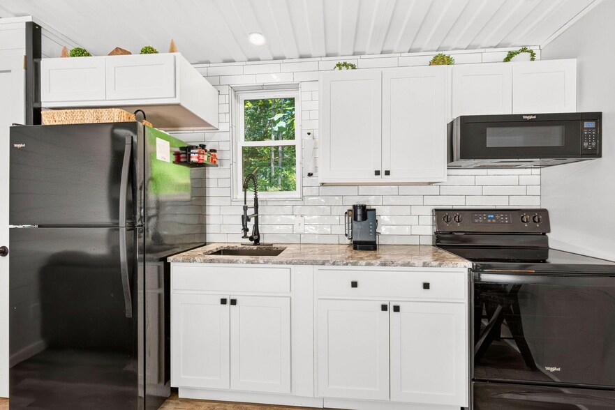 More Photos Of 21360 State Route 327, Laurelville Specialty For Sale