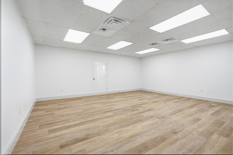More Photos Of 1130 Hooper Ave, Toms River Office For Lease