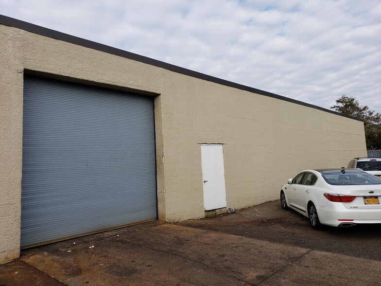 More Photos Of 333-345 Wyandanch Ave, West Babylon Warehouse For Lease