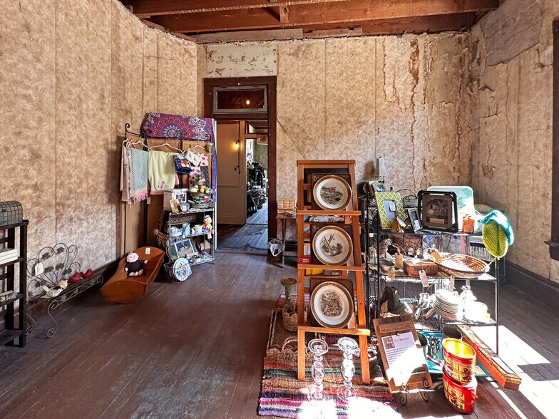 More Photos Of 200 S 3rd St, Leesville Hospitality For Sale