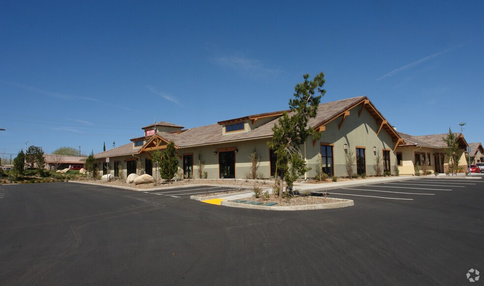 More Photos Of 853 Auto Center Dr, Palmdale Unknown For Lease