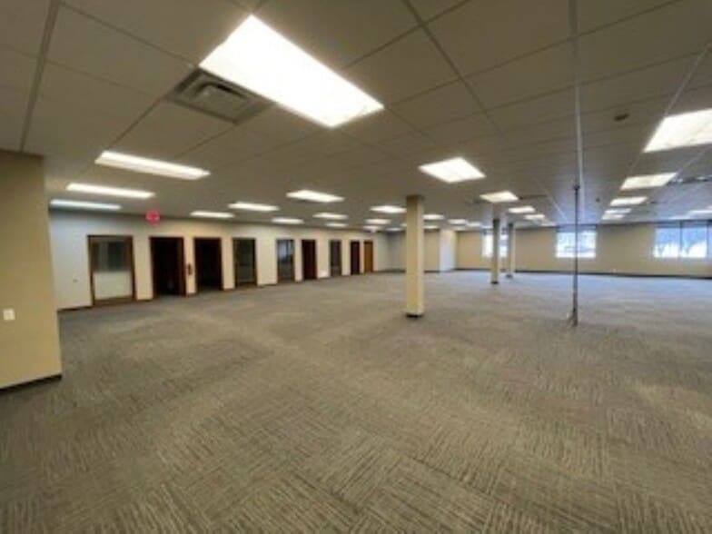More Photos Of 121 W Lincoln Hwy, Dekalb Office For Sale