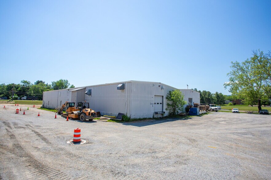 More Photos Of 1401 Hopeman Pkwy, Waynesboro Industrial For Lease