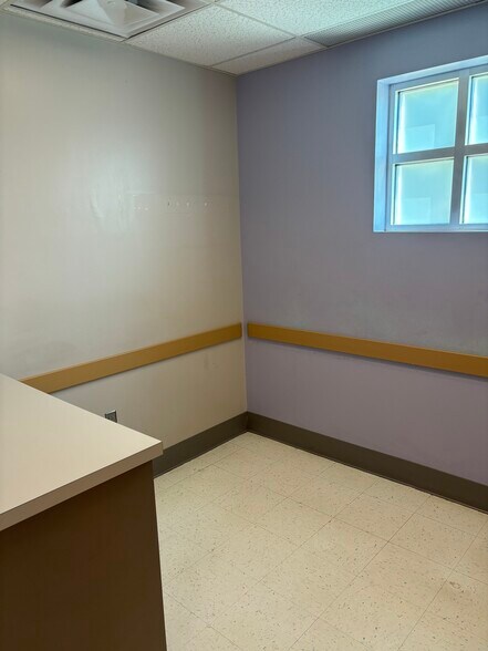 More Photos Of 1090 9th Ave SW, Bessemer Medical For Lease