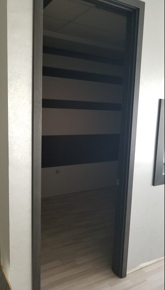 More Photos Of 470 Ansin Blvd, Hallandale Beach Warehouse For Lease